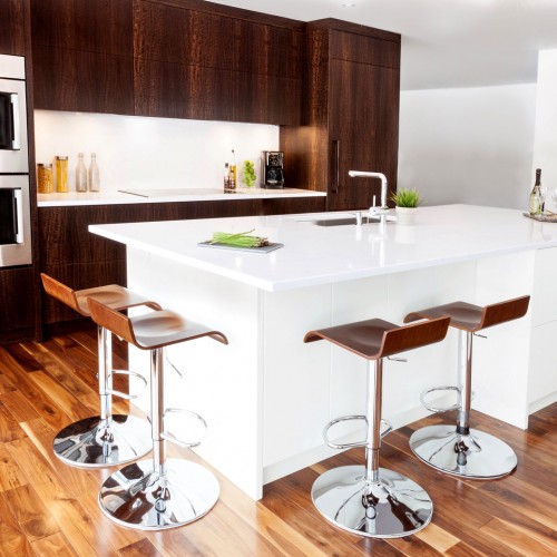 Cuisines sur mesure, ébéniste à Laval, cuisine moderne contemporaire, cabinets de cuisine, armoires de cuisine, finition de bois.