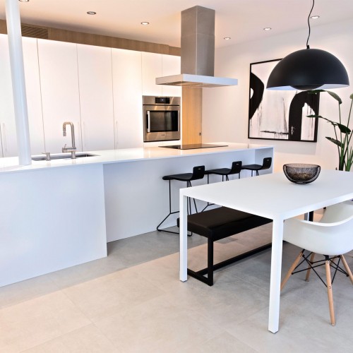 Cuisine réalisée et imaginée par Claude Marcotte Designer de chez Zone Cuisines à Laval. Cuisine de Justine Dufour-Lapointe.