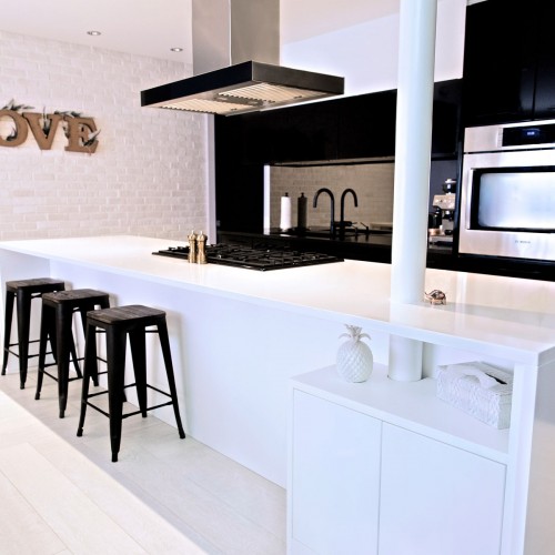 Cuisine réalisée et imaginée par Claude Marcotte Designer de chez Zone Cuisines à Laval. Cuisine de Chloé Dufour-Lapointe